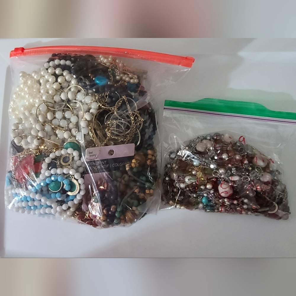 Huge necklace bulk lot Lia Sophia etc vintage and modern beaded pearls glass